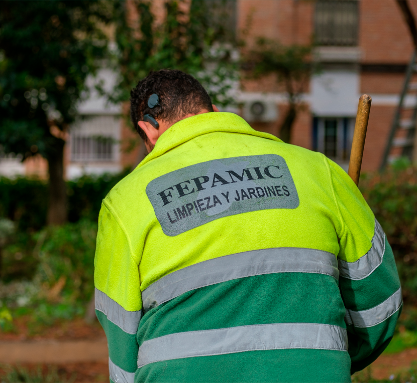 Servicio de limpieza viaria y jardinería de Fepamic